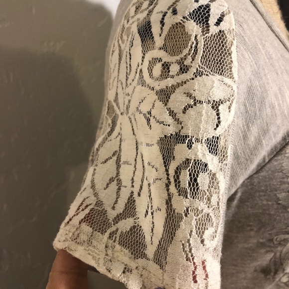 Angels & Diamonds lace sleeves blouse, size small - Picture 4 of 6